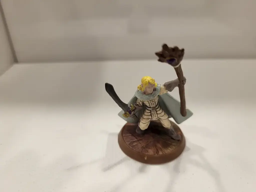 Emirroon (Figure Only)